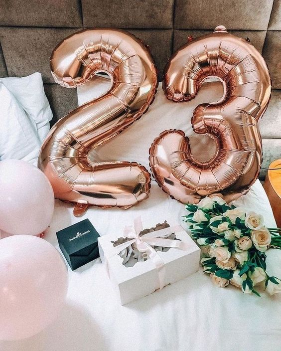Globo de número tamaño 32 pulgadas para inflar con aire o hélio. Disponible en oro rosa, dorado y plateado.