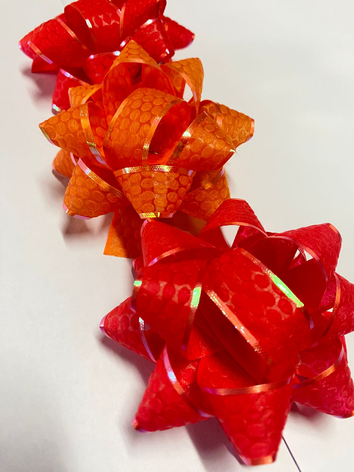 Lazos para regalo en forma de estrella (colores surtidos) 2.5” de diámetro