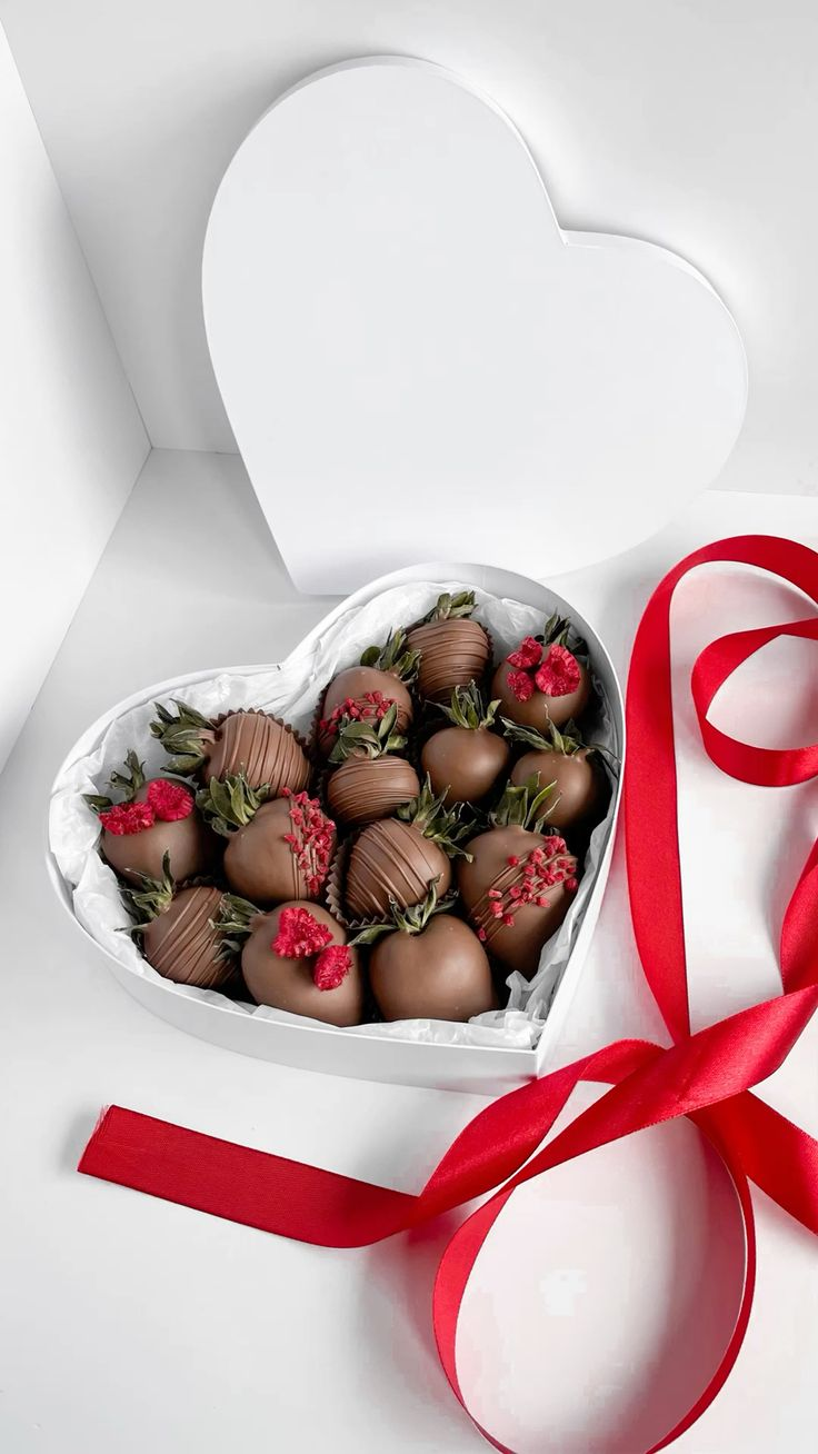 Caja de regalo en forma de corazon con tapa