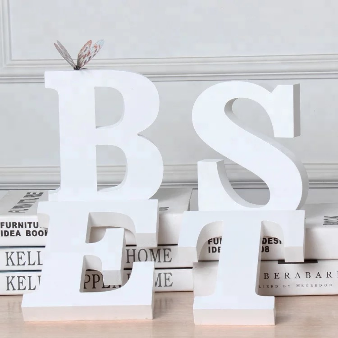 Letras Madera en color blanco. 4.5" pulgadas de largo