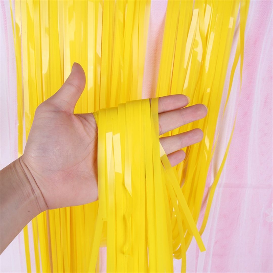 Cortina de flecos en variación de tonos pasteles color mate de 3.2 x 6.6 pies para decoración. Foil Fringe Curtain