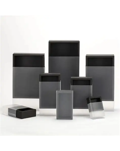 Caja de cartón armable con tapa PET deslizable