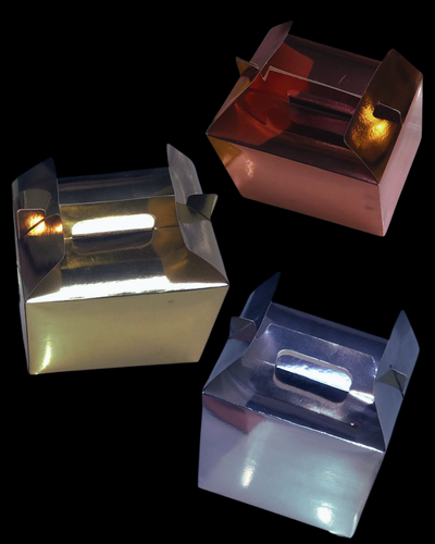Cajas estilo lonchera en colores metálicos (14cm x 12.5cm x 11cm)
