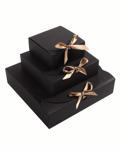 Caja de cartoncillo con lazo Dorado