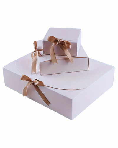 Caja de cartoncillo con lazo Dorado