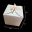 Caja cuadrada de cartoncillo blanco con lazo