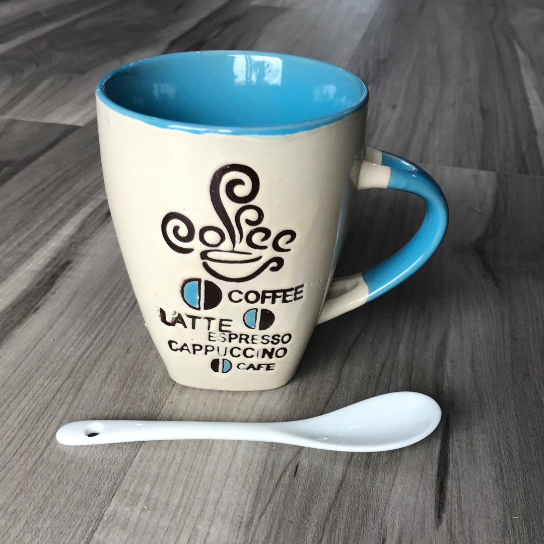 Taza de vidrio con cucharita